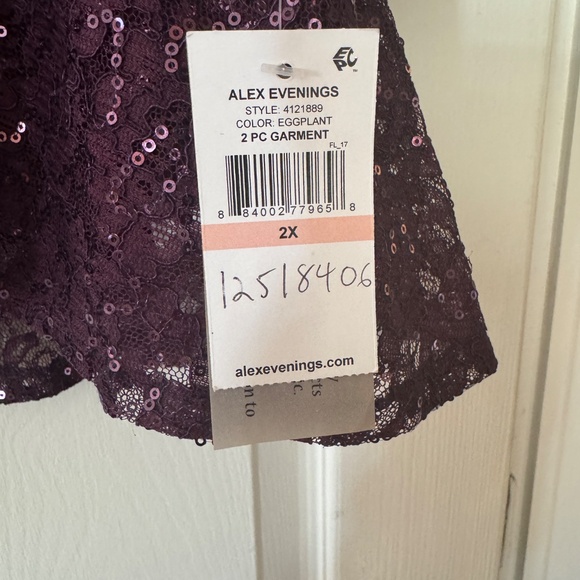 Evening wear - plus size - Picture 3 of 3